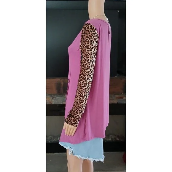 NEW Tunic Top & Necklace Women's LARGE Asymmetrical Blouse Leopard sleeves Flowy - Picture 4 of 13